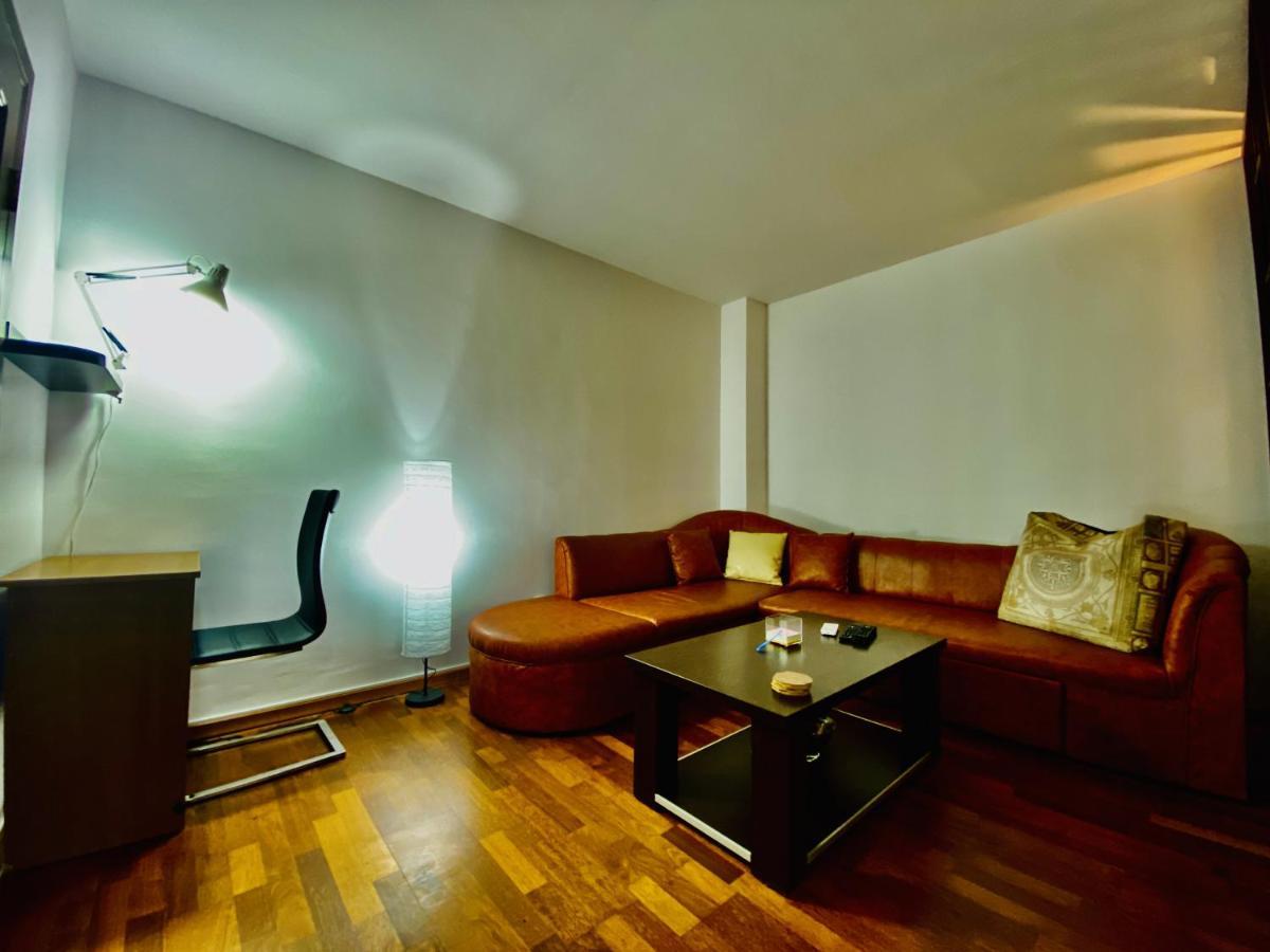 Central & Comfortable Studio Targoviste Exteriör bild