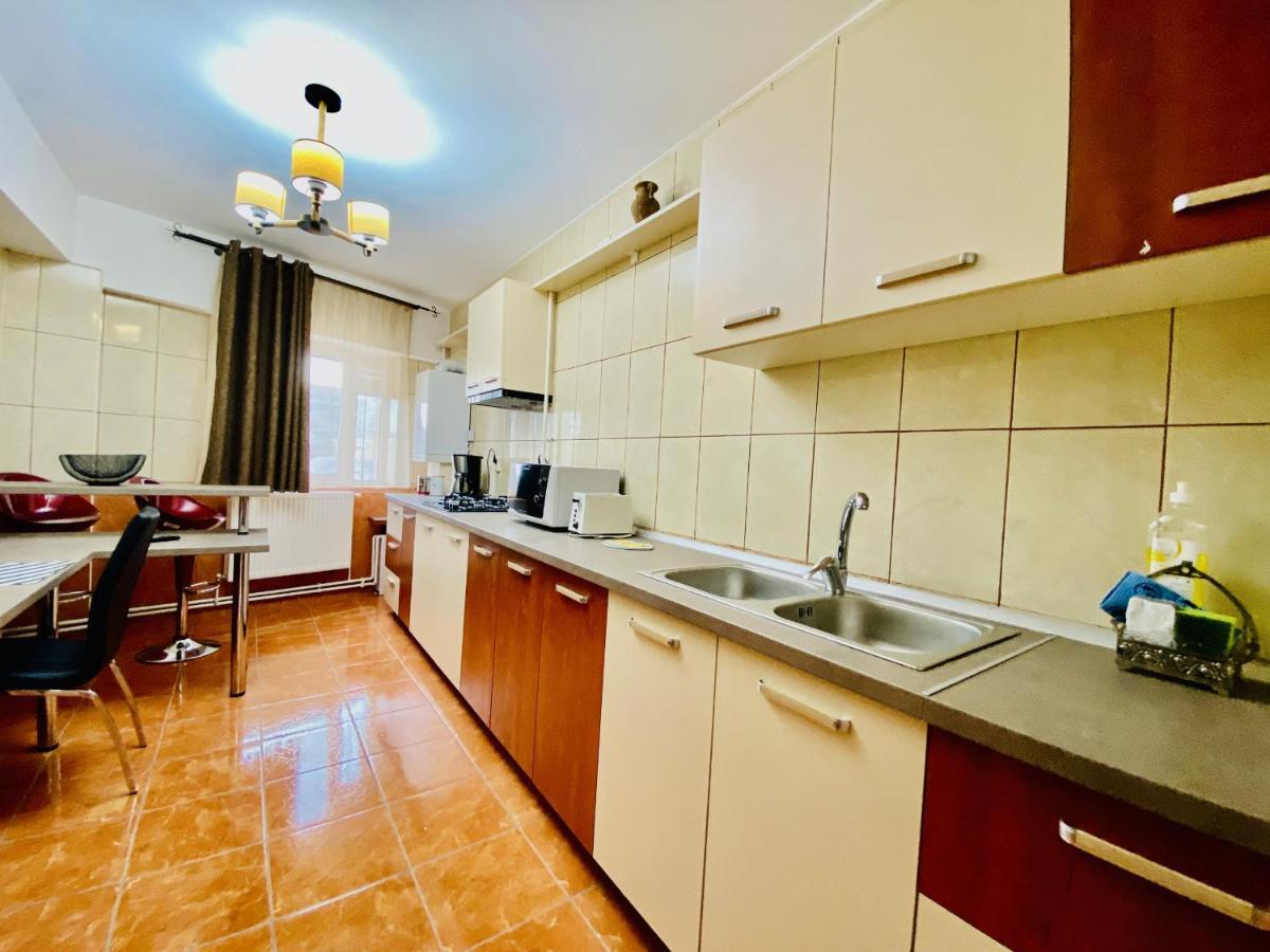 Central & Comfortable Studio Targoviste Exteriör bild
