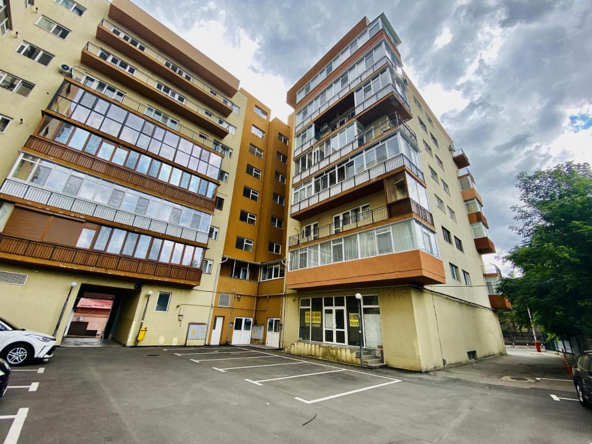 Central & Comfortable Studio Targoviste Exteriör bild