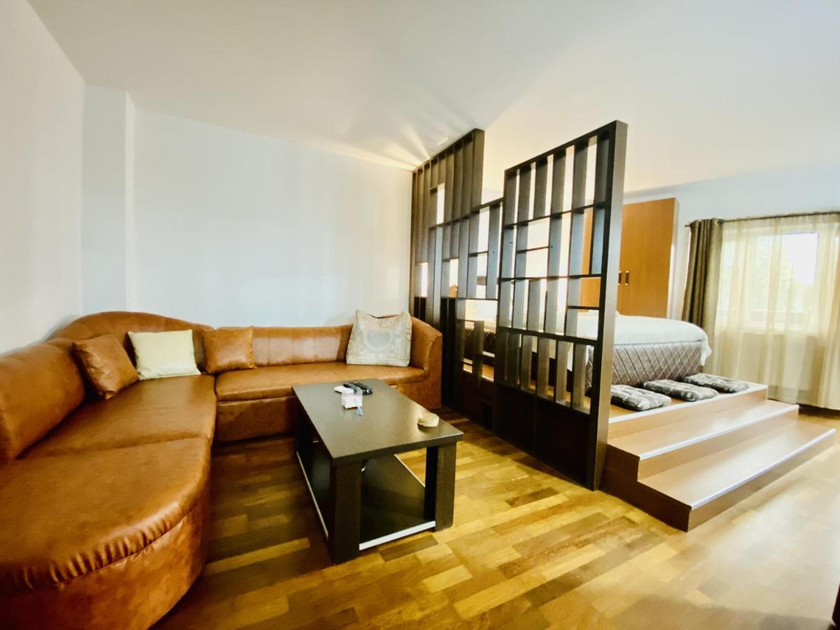 Central & Comfortable Studio Targoviste Exteriör bild